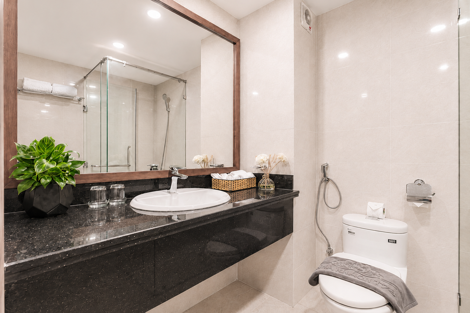 DOUBLE - toilet1